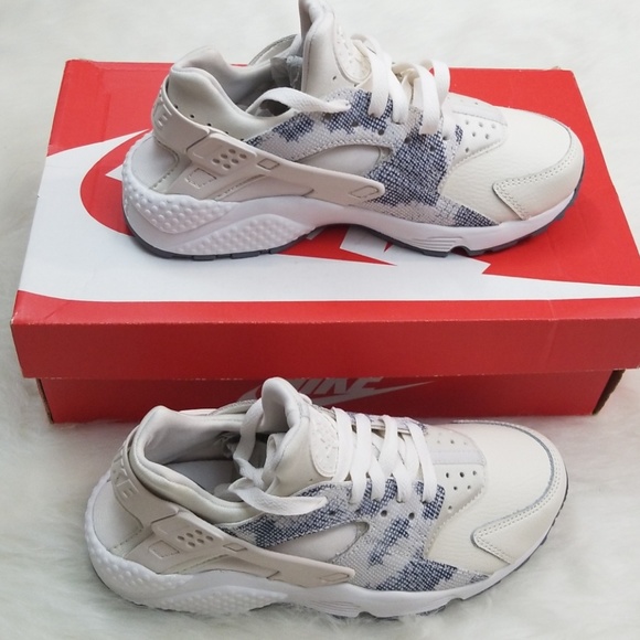 Nike Shoes - Nike Air Huarache Run Prm
